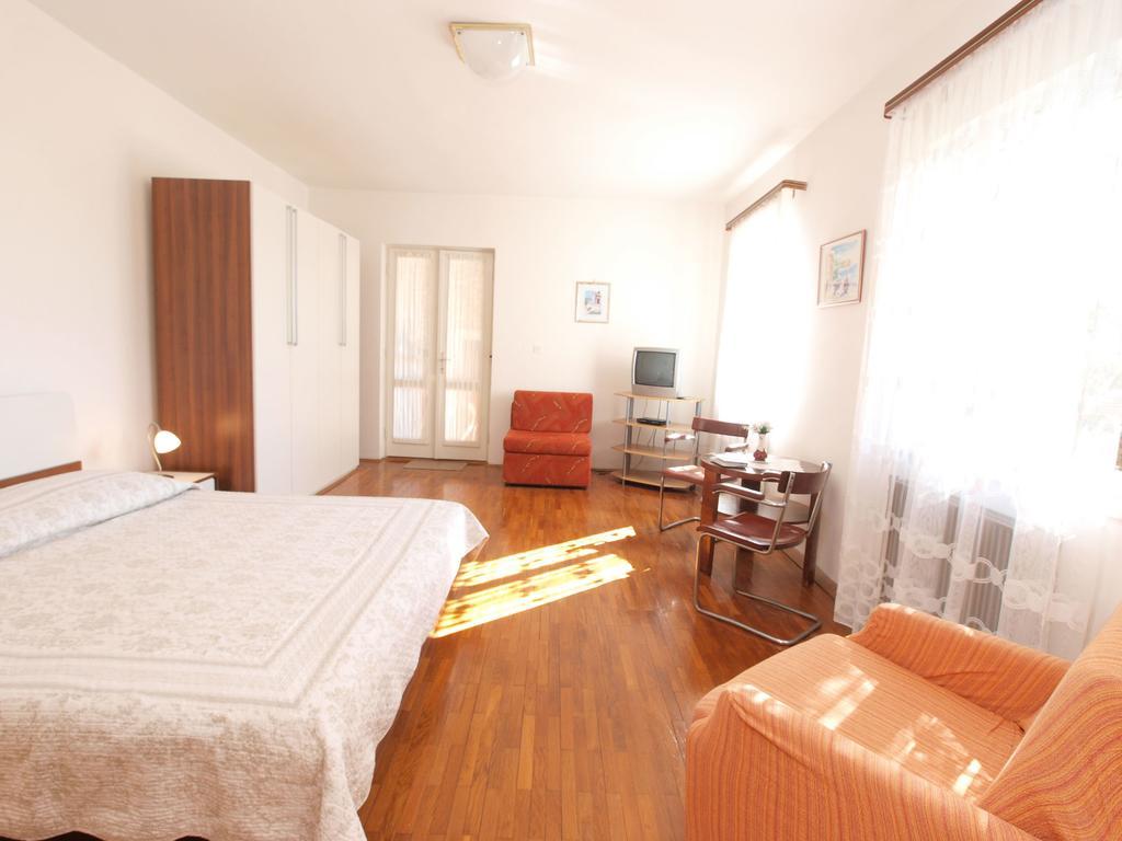 Apartment 981